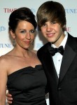 Justin Bieber came to his mom’s rescue on Saturday after her hair caught fire