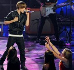 Photo: American Idol – Season 9 – Justin Bieber performs