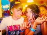 justin-bieber-and-selena-gomez-caption-tihs.jpg